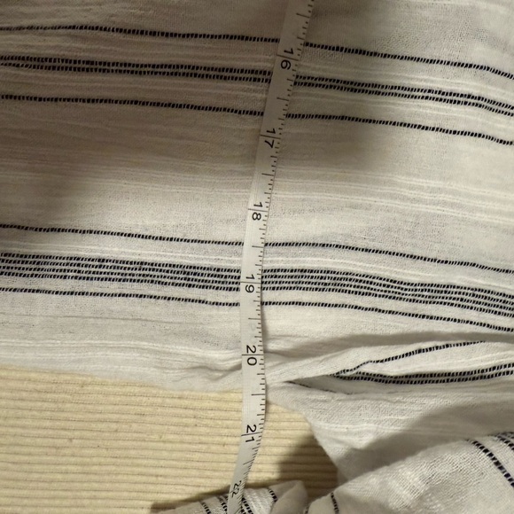 Sadie & Sage Black and Gray 3/4 Sleeve Tie Front Button Down Top - Picture 4 of 5